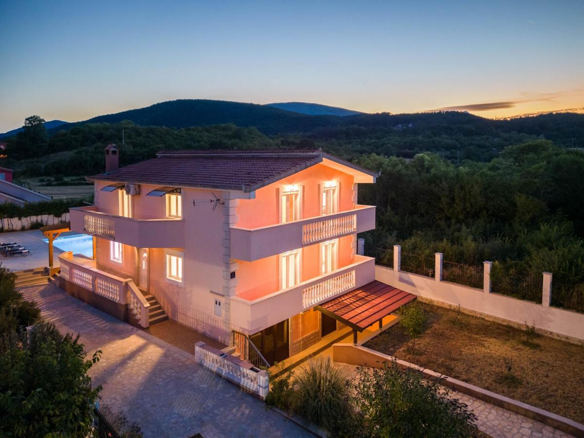 Vacation Villa Matic With 7 Bedrooms シニ エクステリア 写真