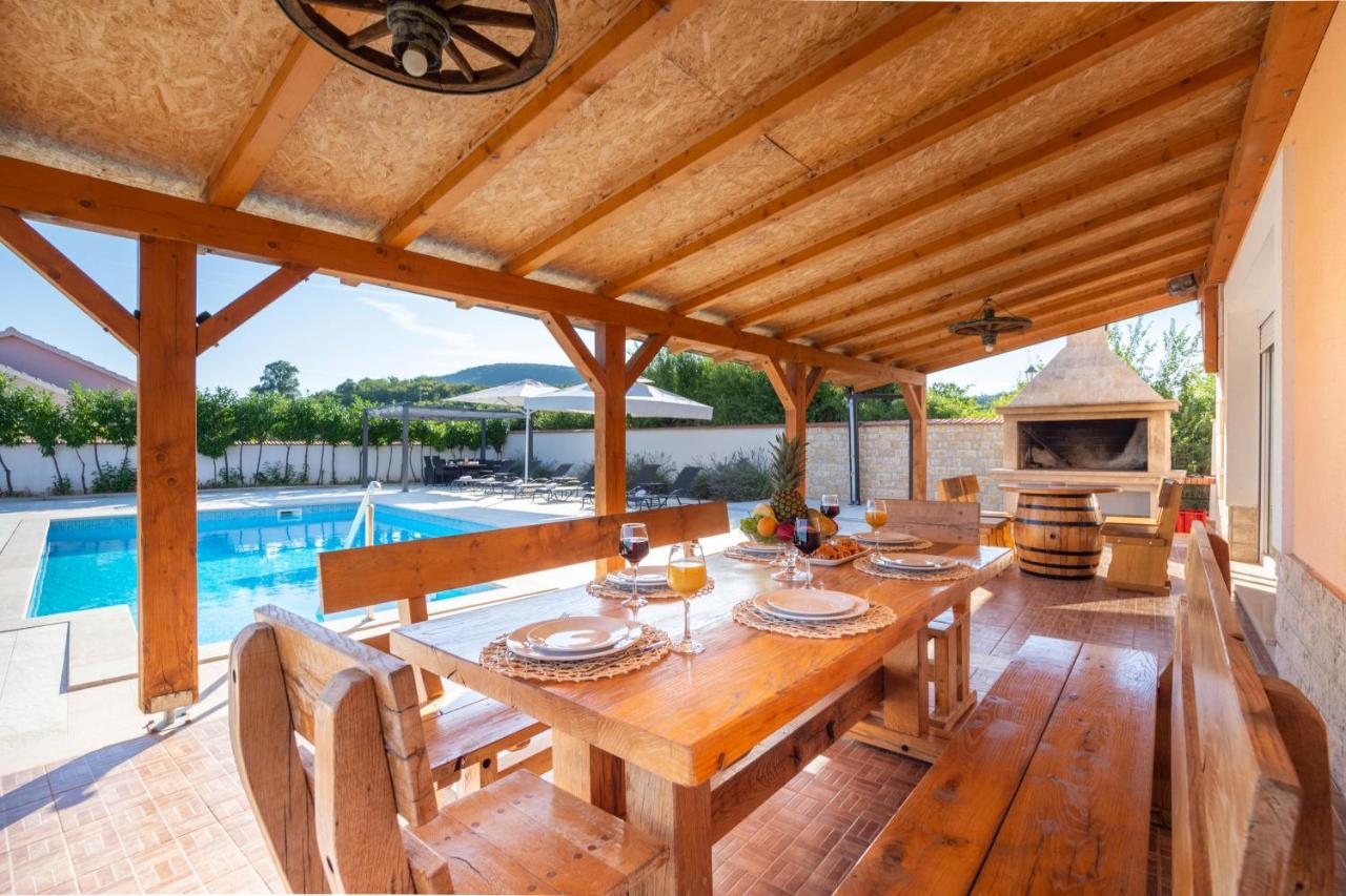 Vacation Villa Matic With 7 Bedrooms シニ エクステリア 写真