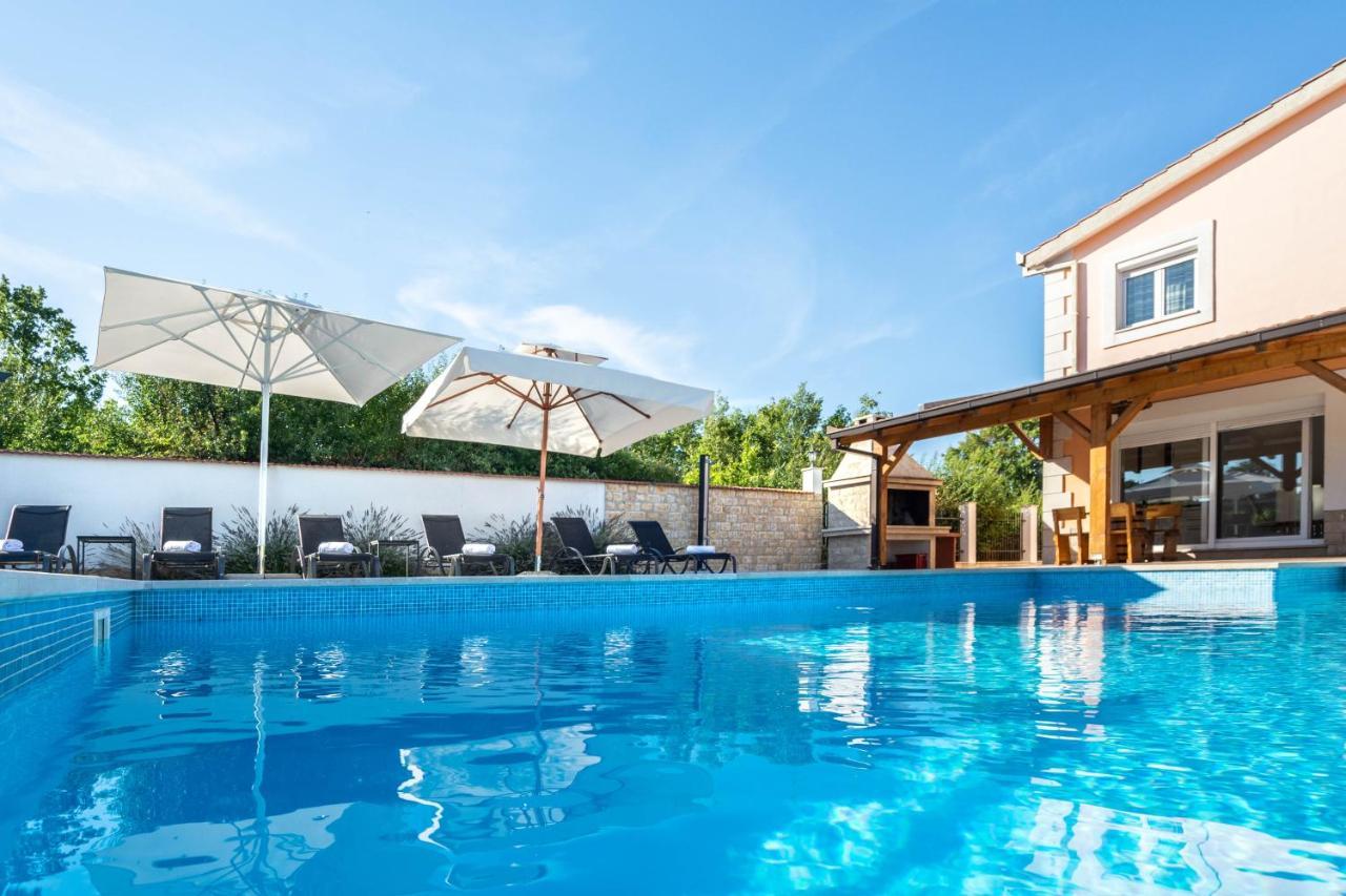 Vacation Villa Matic With 7 Bedrooms シニ エクステリア 写真