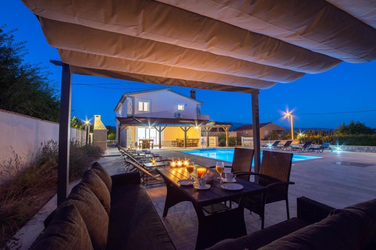 Vacation Villa Matic With 7 Bedrooms シニ エクステリア 写真