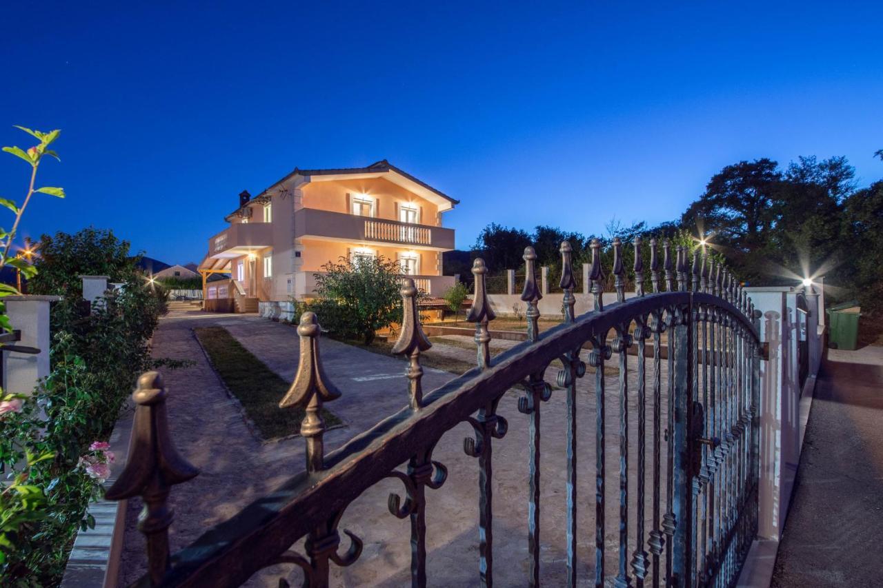 Vacation Villa Matic With 7 Bedrooms シニ エクステリア 写真