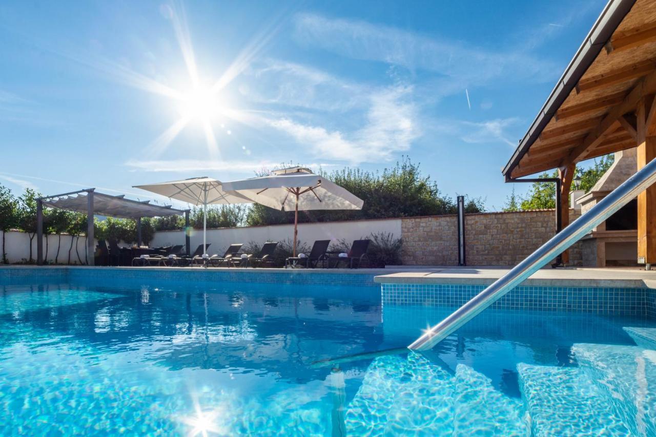 Vacation Villa Matic With 7 Bedrooms シニ エクステリア 写真