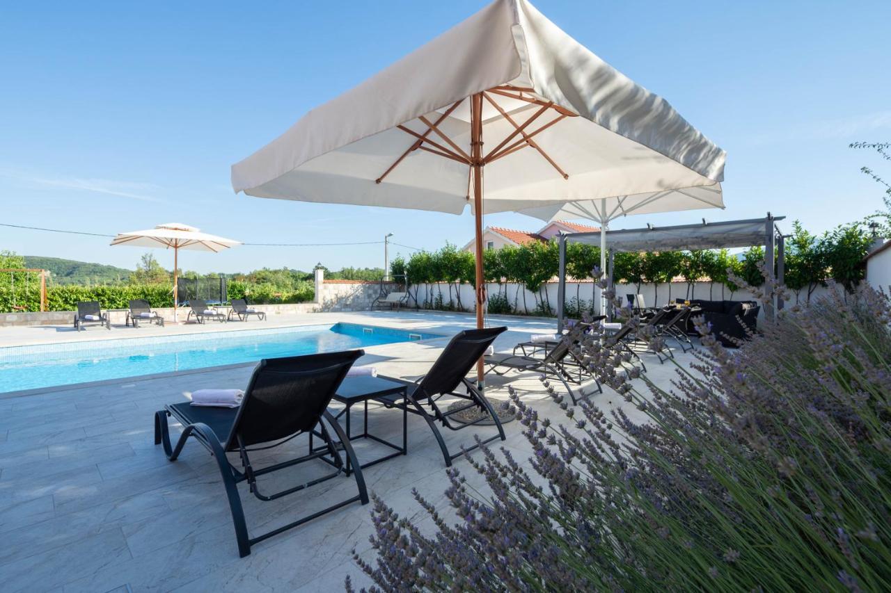 Vacation Villa Matic With 7 Bedrooms シニ エクステリア 写真