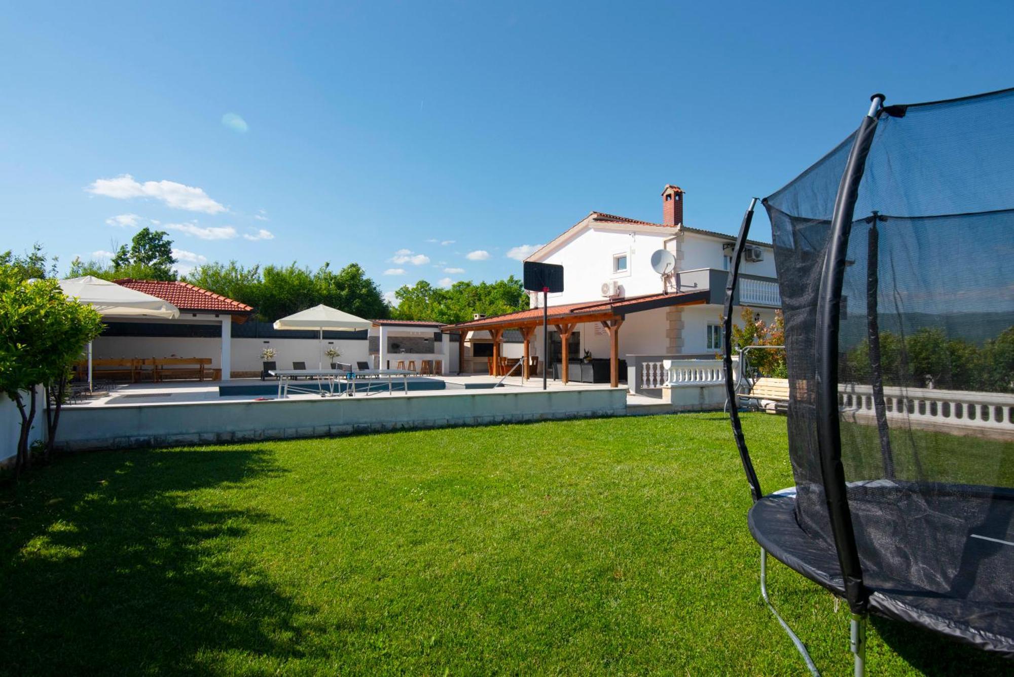 Vacation Villa Matic With 7 Bedrooms シニ エクステリア 写真