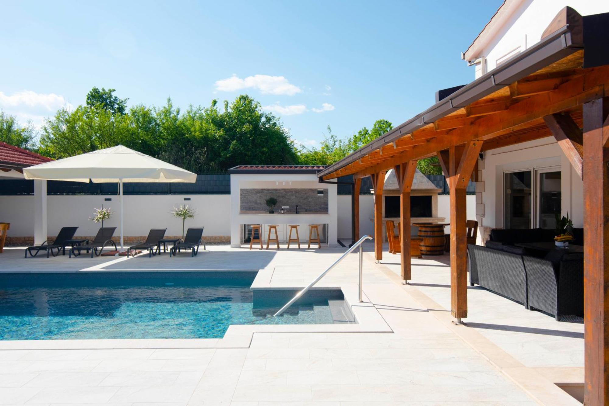 Vacation Villa Matic With 7 Bedrooms シニ エクステリア 写真