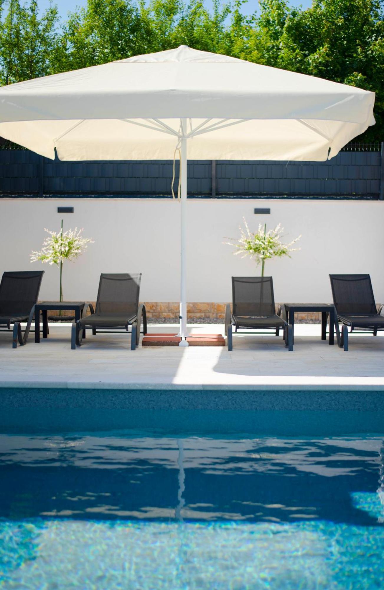 Vacation Villa Matic With 7 Bedrooms シニ エクステリア 写真